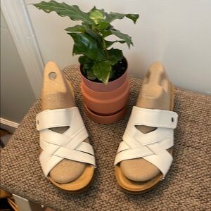 White Mountain Footbed White Crisscross Sandals Slip-On Comfort